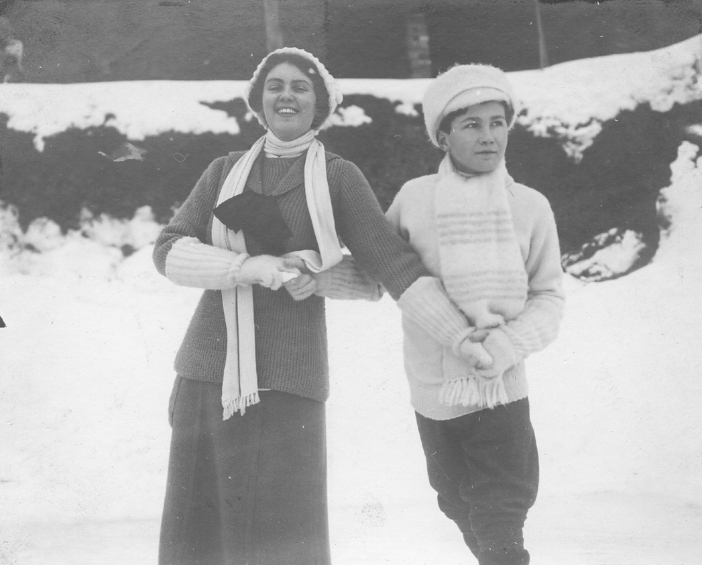 19120000c MICHEL E.T.D. VLASTO WINTER SPORTS SWITZERLAND 29 Both unknown.jpg